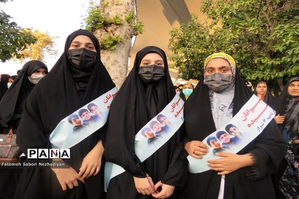 اجتماع دانش‌آموزان شیرازی به یاد شهدای حادثه تروریستی حرم شاهچراغ (ع)