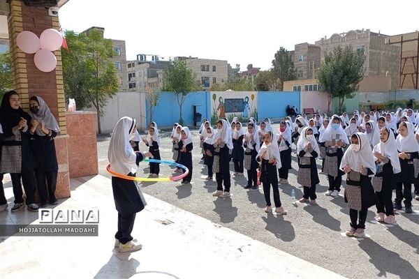 نواختن زنگ مبارزه با استکبار جهانی در فشافویه