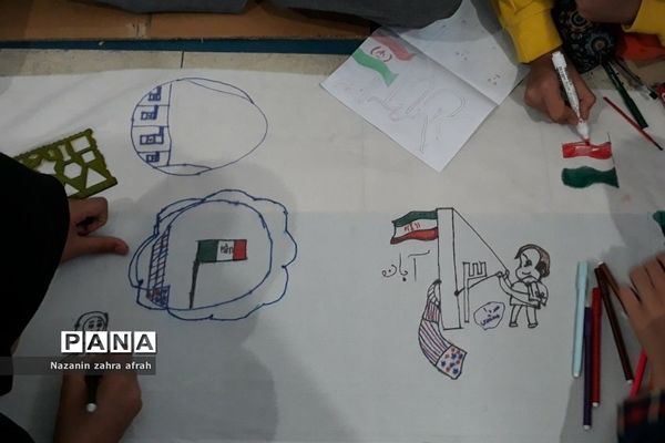 نقاشی همگانی ویژه مراسم روز دانش‌آموز و استکبارستیزی در مدرسه حضرت زهرا(س) رودهن
