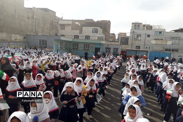 جشن روز دانش‌آموز در دبستان حضرت فاطمه (س)