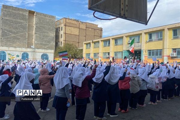 جشن روز دانش‌آموز در دبستان حضرت فاطمه (س)