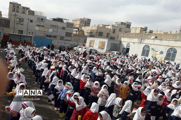 جشن روز دانش‌آموز در دبستان حضرت فاطمه (س)