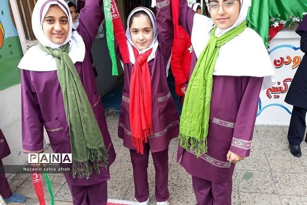 جشن روز دانش‌آموز در دبستان حضرت زهرا(س) رودهن