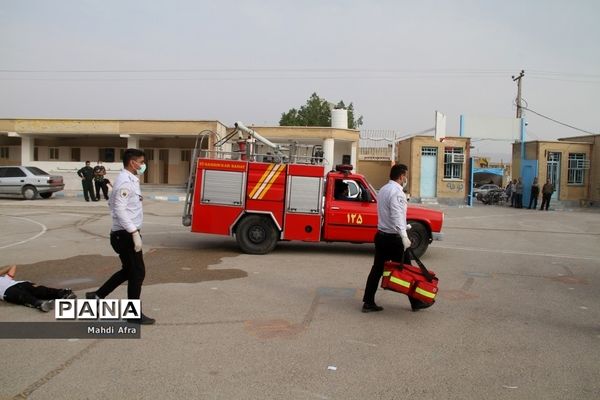 برگزاری مانور پدافند غیرعامل در دبیرستان شاهد امام جواد (ع) شهرستان بهبهان