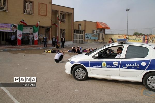 برگزاری مانور پدافند غیرعامل در دبیرستان شاهد امام جواد (ع) شهرستان بهبهان