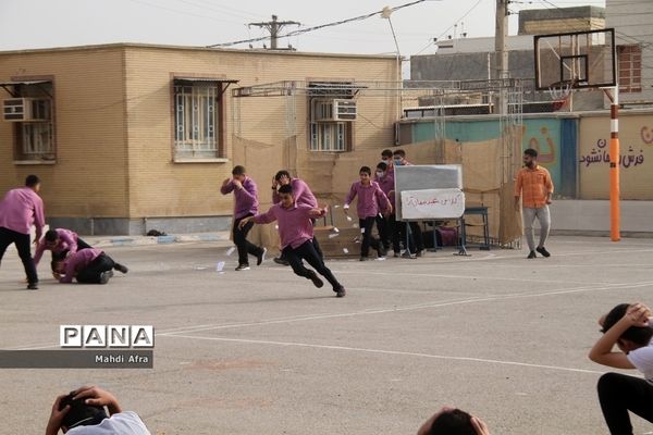 برگزاری مانور پدافند غیرعامل در دبیرستان شاهد امام جواد (ع) شهرستان بهبهان