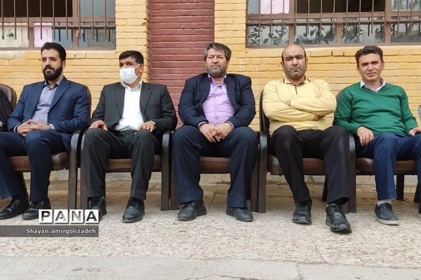مراسم زنگ استکبار ستیزی در مدرسه شهدای بانک مسکن