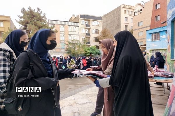 جشن روز دانش‌آموز در  دبیرستان شاهد ارض اقدس مشهد