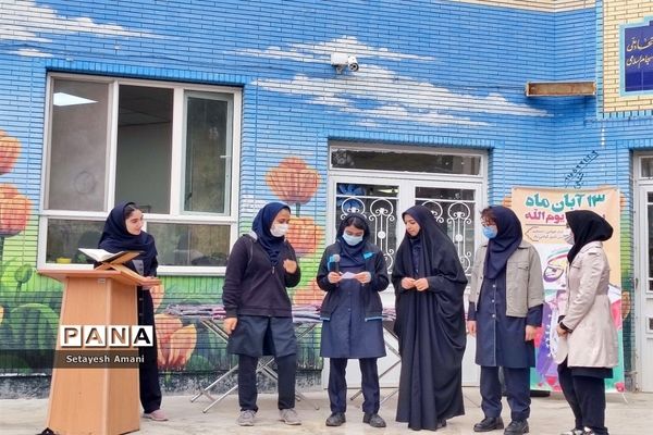 جشن روز دانش‌آموز در  دبیرستان شاهد ارض اقدس مشهد