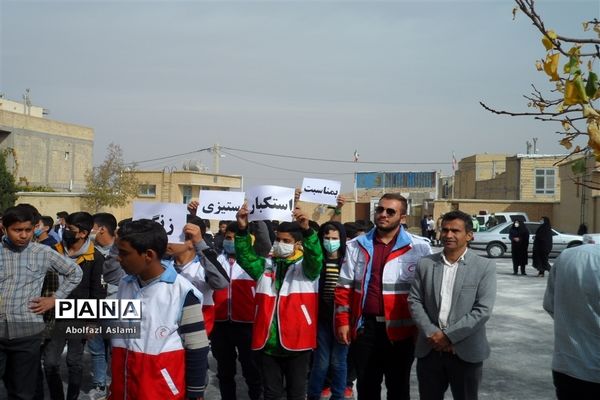 نواخته شدن زنگ استکبارستیزی در آموزشگاه شهید ظهیری در اقلید استان فارس