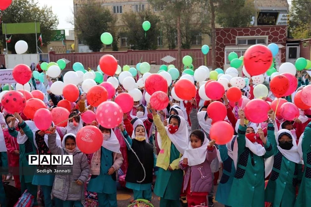 نواخته شدن زنگ استکبار ستیزی در مدارس آباده