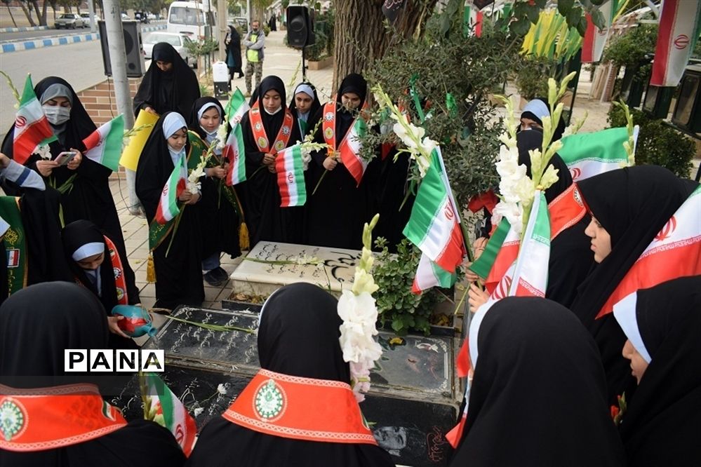 برگزاری مراسم غبارروبی مزار شهدا به مناسبت گرامیداشت یوم الله 13 آبان در البرز