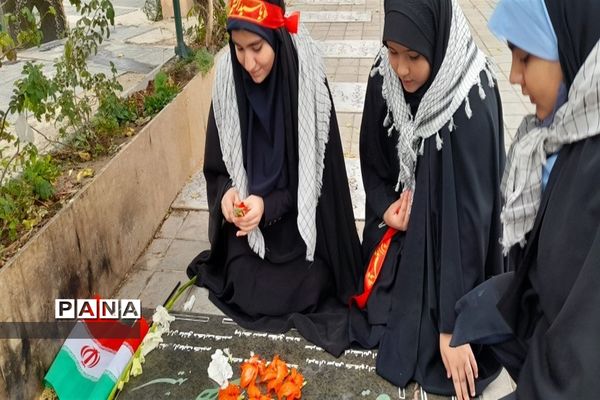 برگزاری مراسم غبارروبی مزار شهدا به مناسبت گرامیداشت یوم الله 13 آبان در البرز