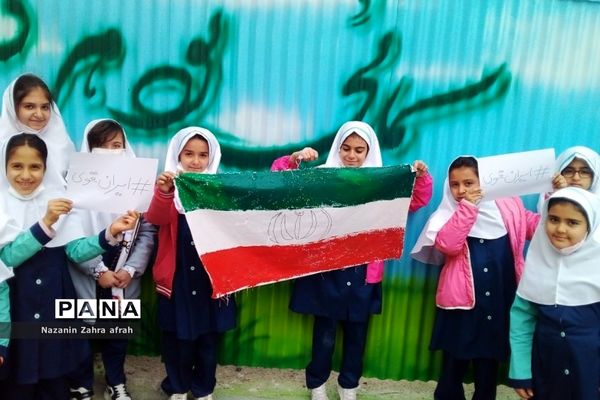 نقاشی همگانی  پرچم ایران در دبستان سما- رودهن