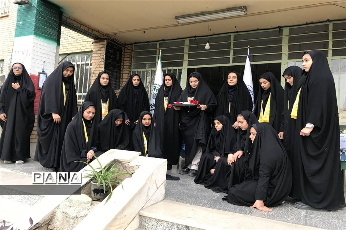 اجرای ویژه برنامه روز دانش‌آموز در ورامین
