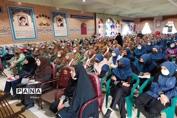 برگزاری مراسم روز دانش‌آموز در دبیرستان شاهد حجاب منطقه ۱۳