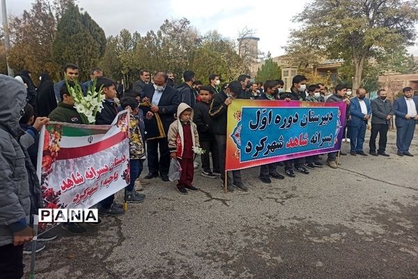 تجدید بیعت دانش‌آموزان با شهدا