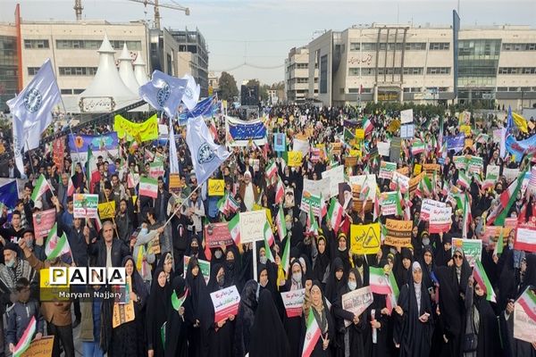 حضور پرشور دانش‌آموزان در راهپیمایی 13 آبان در مشهد