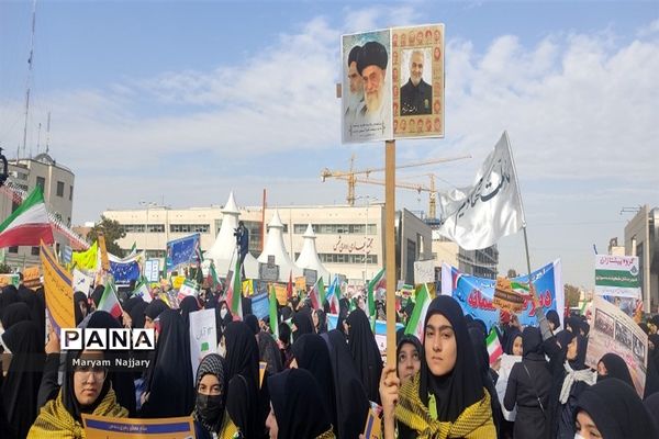 حضور پرشور دانش‌آموزان در راهپیمایی 13 آبان در مشهد