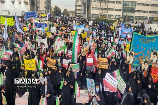 حضور پرشور دانش‌آموزان در راهپیمایی 13 آبان در مشهد