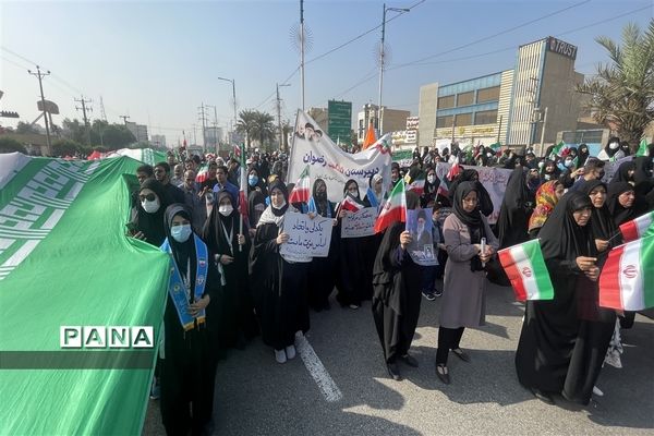 حضورحماسی و پرشور دانش‌آموزان پیشتاز مدارس ناحیه یک اهواز در راهپیمایی یوم الله ١٣ آبان