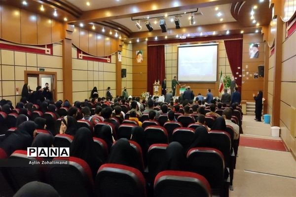 گردهمایی فرماندهان و شورای واحد های بسیج مدارس در شهرستان رباط کریم