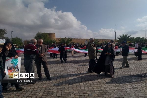 حضور پرشور دانش‌آموزان شیرازی در راهپیمایی روز ۱۳ آبان