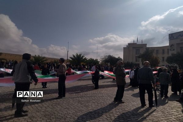 حضور پرشور دانش‌آموزان شیرازی در راهپیمایی روز ۱۳ آبان