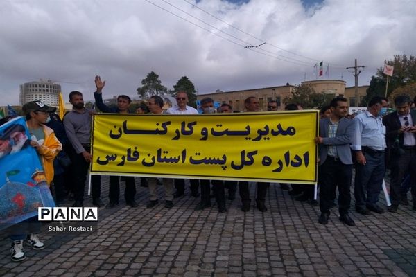 حضور پرشور دانش‌آموزان شیرازی در راهپیمایی روز ۱۳ آبان