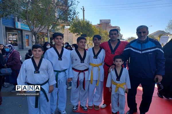 برگزاری مراسم پرشور یوم‌الله 13 آبان در شهرستان فیروزکوه