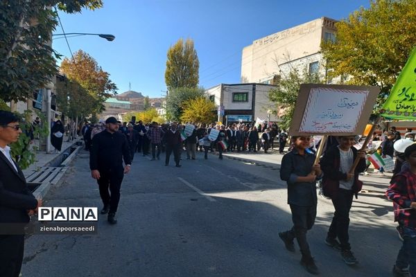 برگزاری مراسم پرشور یوم‌الله 13 آبان در شهرستان فیروزکوه