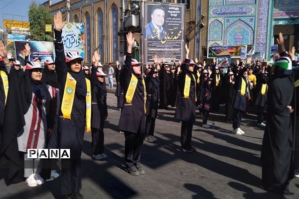 برگزاری راهپیمایی ۱۳ آبان در شهرستان قرچک