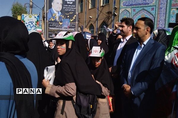 برگزاری راهپیمایی ۱۳ آبان در شهرستان قرچک