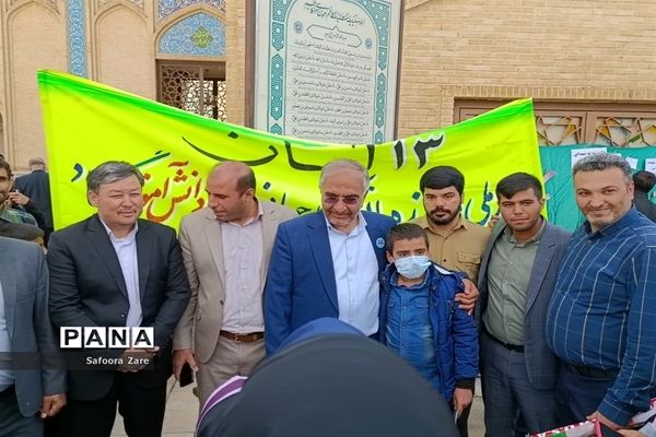 حضور دانش‌آموزان در حماسه باشکوه یوم الله ۱۳ آبان