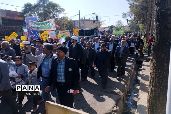 حضور پرشور دانش‌آموزان خلیل آباد در اجتماع سراسری ۱۳ آبان