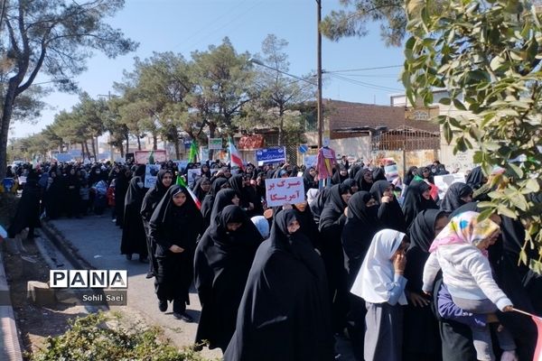 حضور پرشور دانش‌آموزان خلیل آباد در اجتماع سراسری ۱۳ آبان