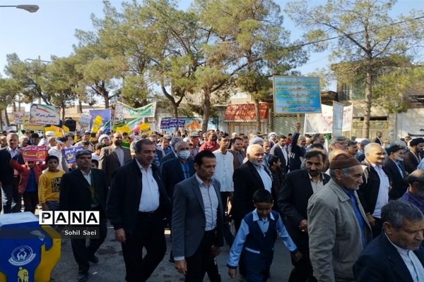 حضور پرشور دانش‌آموزان خلیل آباد در اجتماع سراسری ۱۳ آبان