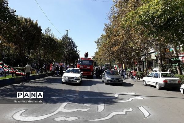 راهپیمایی ۱۳ آبان، با شعار «حماسه ایستادگی، مقاومت و استکبارستیزی» در رودهن