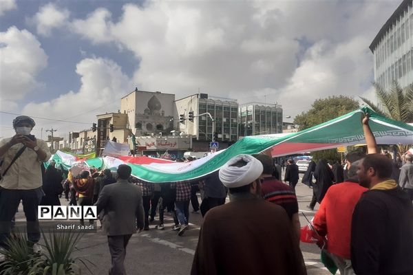 راهپیمایی ۱۳ آبان با حضور پرشور دانش‌آموزان در شیراز