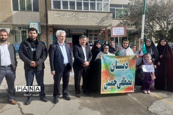 راهپیمایی ۱۳ آبان با حضور پرشور دانش‌آموزان در شیراز