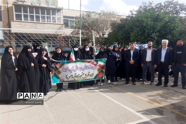 راهپیمایی ۱۳ آبان با حضور پرشور دانش‌آموزان در شیراز