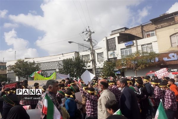 راهپیمایی ۱۳ آبان با حضور پرشور دانش‌آموزان در شیراز