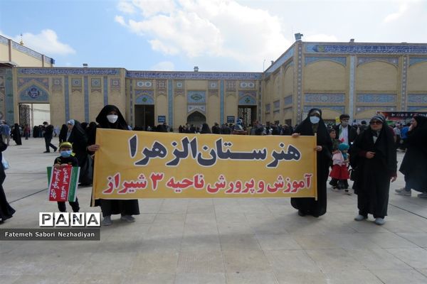 حضور باشکوه مردم و دانش‌آموزان شیرازی در نمازجمعه  یوم الله۱۳ آبان
