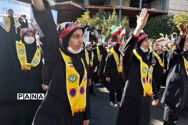 راهپیمایی یوم الله ۱۳ آبان روز مبارزه با استکبار ستیزی در البرز