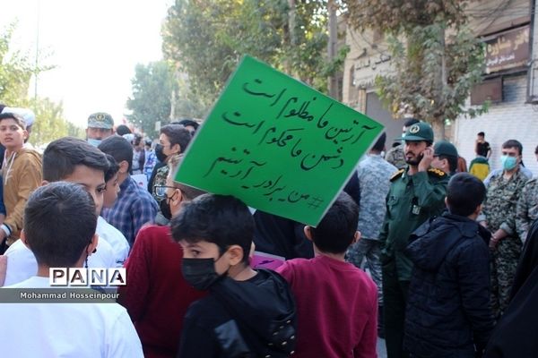 راهپیمایی پرشکوه یوم‌الله ۱۳ آبان در بهارستان‌دو