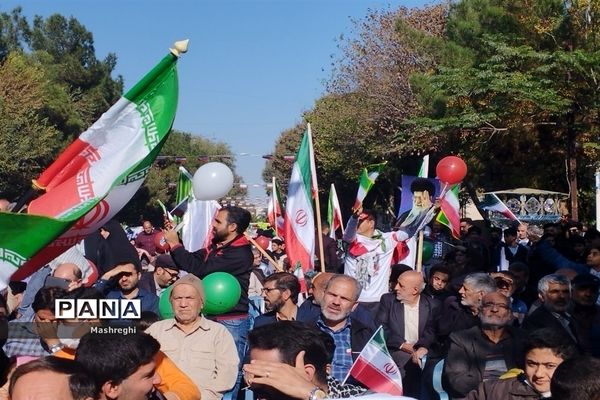 حضور پرشور دانش‌آموزان کاشانی در راهپیمایی 13 آبان