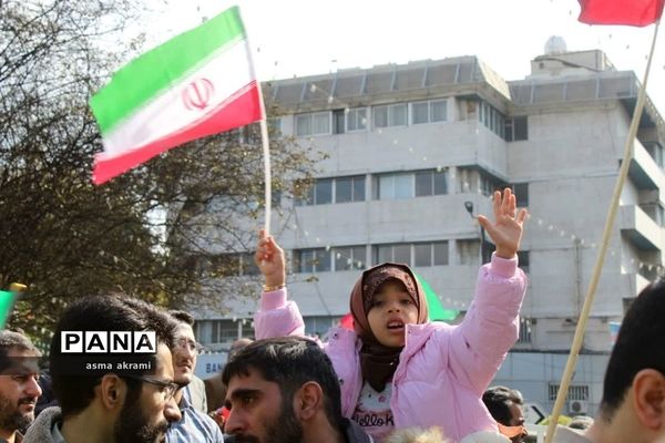 حضور مردم ساری در راهپیمایی ۱۳ آبان