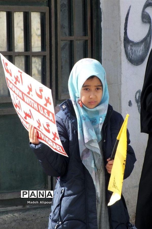 برگزاری راهپیمایی ۱۳ آبان در کامفیروز استان فارس