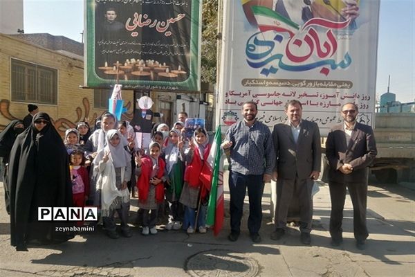 حماسه دانش‌آموزان ولایی بخش قلعه نو در روز دانش‌آموز