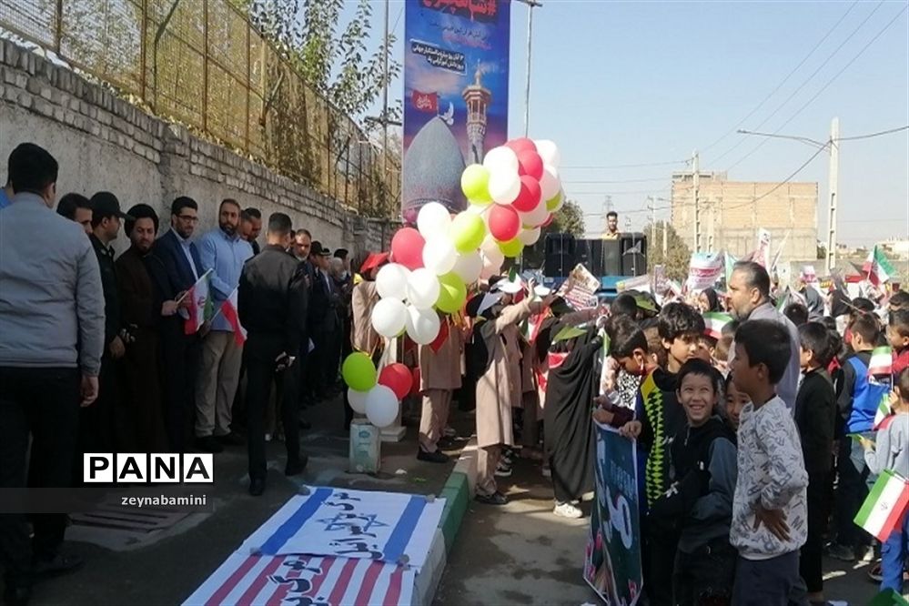 حماسه دانش‌آموزان ولایی بخش قلعه نو در روز دانش‌آموز